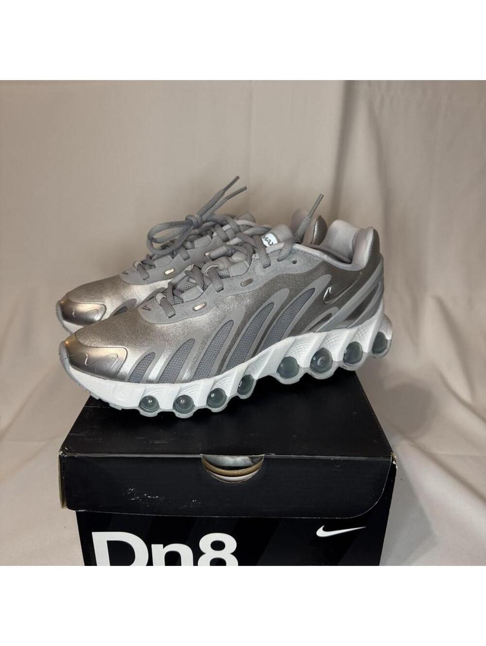 Nike Women's Grey and Silver Trainer